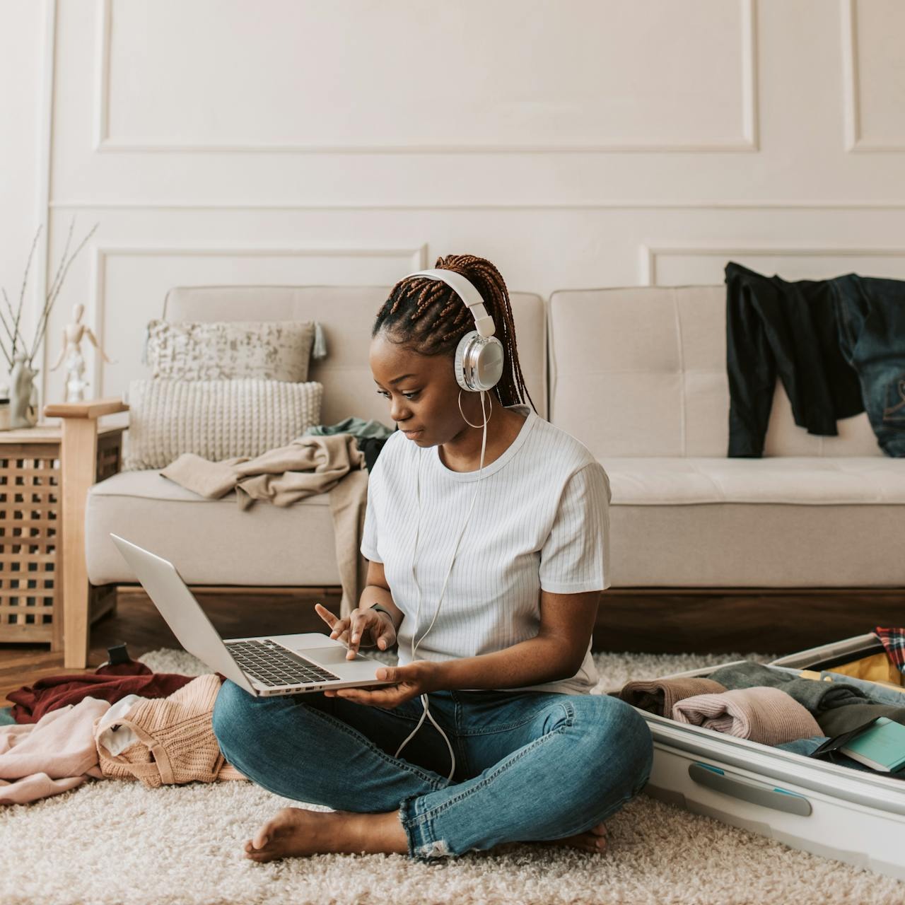 girl listening to flow in love singles podcast